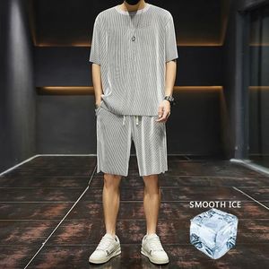 5xl Grand Mens Sports Costume coréen High Street Fashion Tshirts Short Ice Silk Summer Men Retro Neck Vêtements 240416