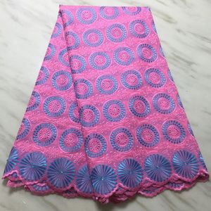 5 yards / pc Nieuwe mode roze Afrikaanse katoenen stof en blauwe borduurwerk Zwitserse voile droge kant voor kleding BC107-6