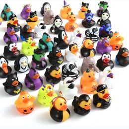6/12 / 24pcs Halloween Series Cartoon Personnages Shape Duck Water Toy Gift for Children Festivals Party Decorations L2405