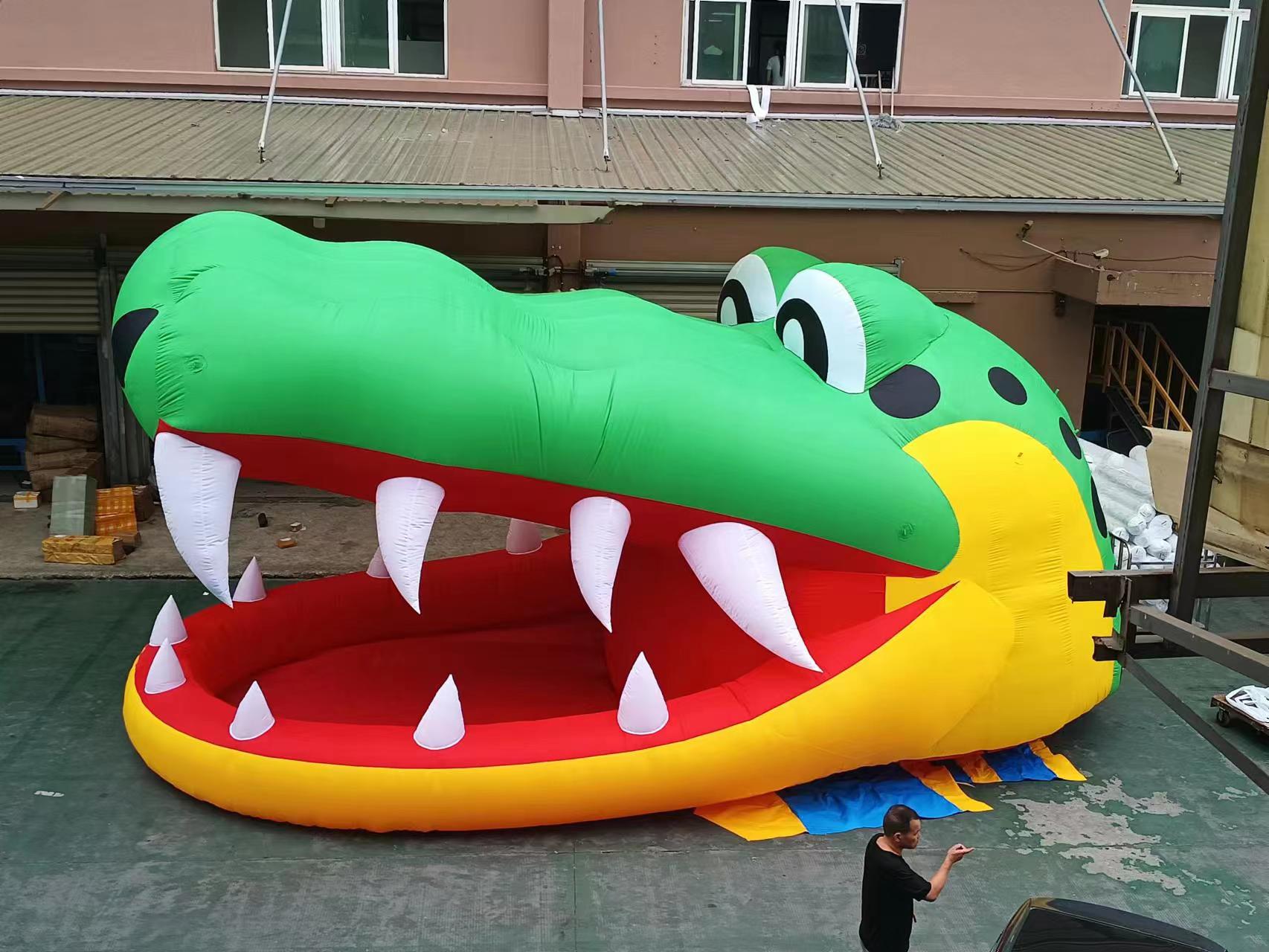 6.7m Lx4.25m Wx5m H (22x14x16.5ft) Customized inflatable crocodile head dj booth dj bar table concession station with big mouth for Sale88