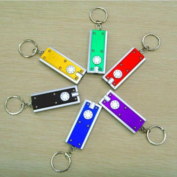 Porte-clés LED carrés de 6 couleurs, pendentif de sac de voiture, cadeau créatif, mini lampe de poche, logo personnalisé