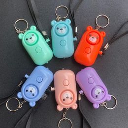 6 kleuren 130 dB beer alarm sleutellang Persoonlijke LED zaklamp Zelfverdediging Keyrings veiligheid Security Alert Device Key Chain