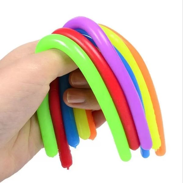 6 colores pegamento suave TPR fideos elástico cordón juguetes descompresión cuerda luminosa ventilación fideos descompresión juguetes al por mayor