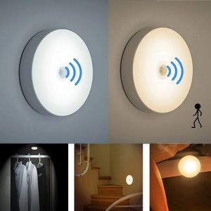 6 LED's PIR Motion Sensor Nachtlampje Auto Aan / Uit voor Slaapkamer Trap Kabinet Garderobe Wireless USB Oplaadbare Wandlamp