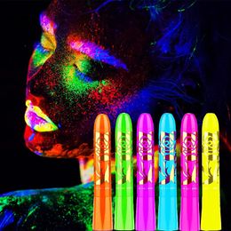 6 piezas que brillan en la luz negra pintura facial corporal crayones UV pinturas corporales fluorescentes para adultos fiesta Halloween kit de pintura facial 240118