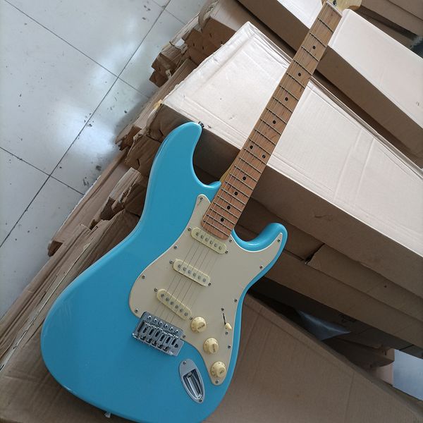 Guitare électrique bleue à 6 cordes avec Pickguard crème, manche en érable, Pickups SSS personnalisables
