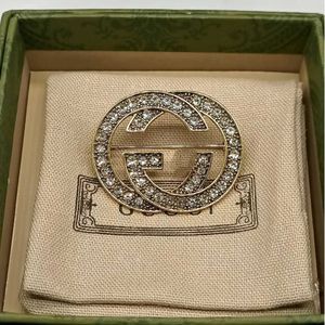 60% korting op 2023 Nieuwe luxe hoogwaardige mode -sieraden voor familie Antiek goud Dubbele broche vrouwelijke diamanten pak jas trui accessoires corsage