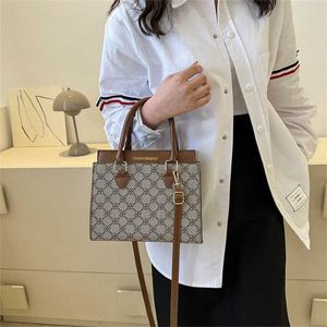 60% de réduction Sac de créateur Nouveau sac à main de grande capacité Printemps / Été Femme Texture Maman Tendance et à la mode Une épaule Sac à bandoulière polyvalent