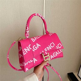 60% korting op de online outlet 2023 Advanced Textured Letter Hourglass Bag Handheld Straddle Fashion Dames