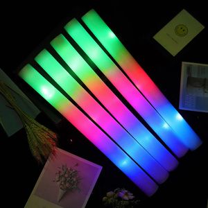 60 pack LED Glow Stick Dark Light Anniversaire Mariage de mariage Halloween Supplies RGB Glow mousse Stick Cheer Tube 240318