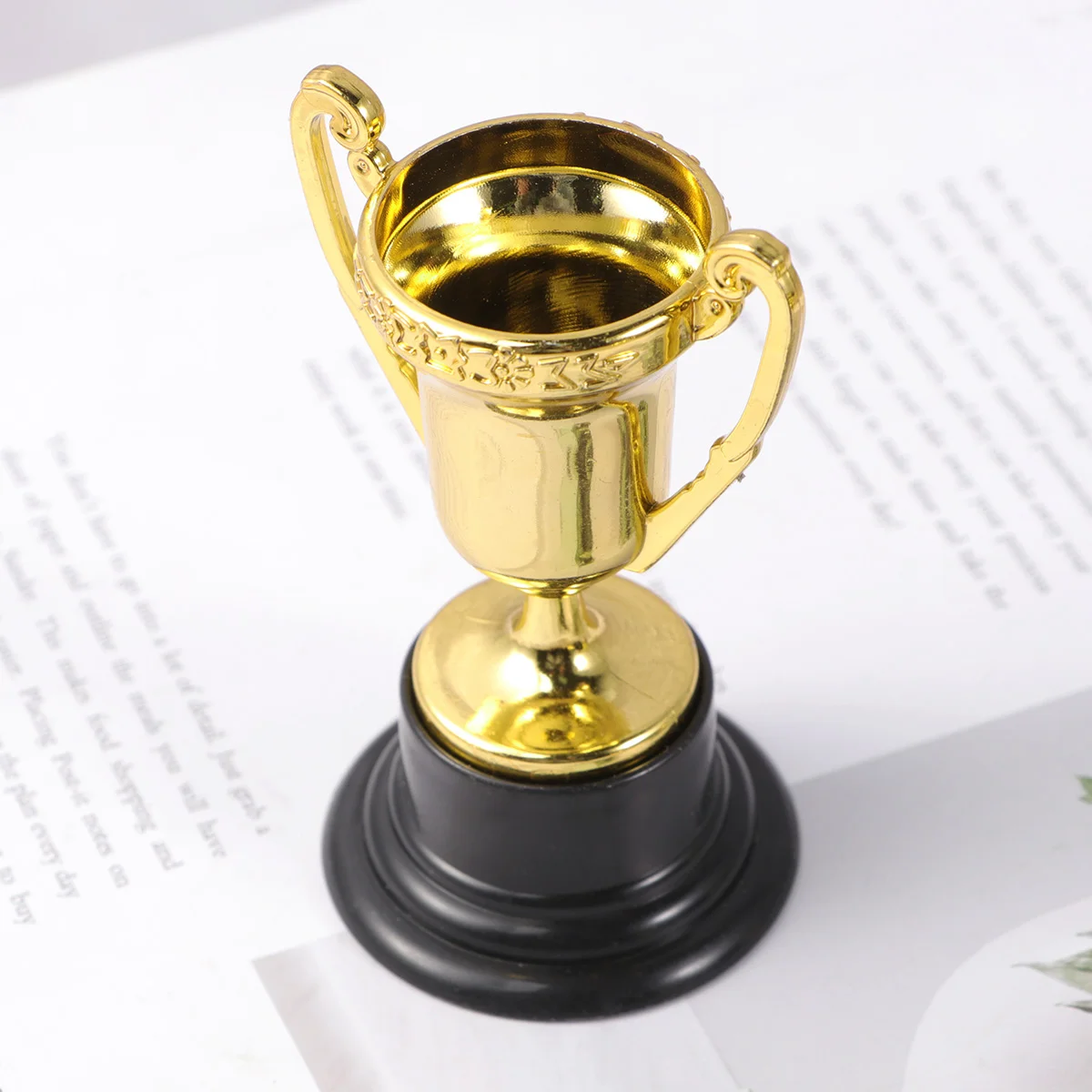 60 Pcs Kids Reward Trophy Plastic Prize Cup Children Reward Prizes Small Cup with Base Golden Sports medals set