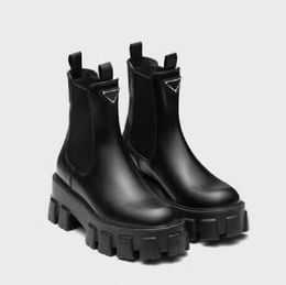 6000 Chelsea-enkellaarzen van gepolijst leer Volnerfleer elasticiteit platform instapper ronde neus Outdoorschoenen voor dames luxe designer Platte laarsjes