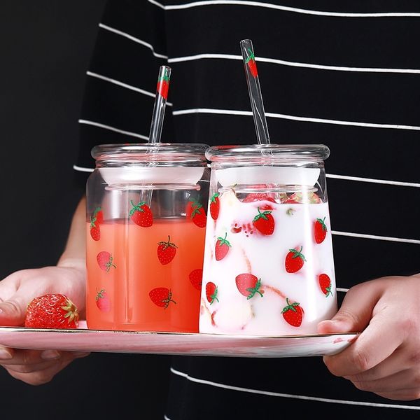 Coupe en verre de fraise de 600 ml Bouteille d'eau de fraise mignonne avec jus de paille Thé au lait Tasse à café Tasse créative pour enfants adultes 201128