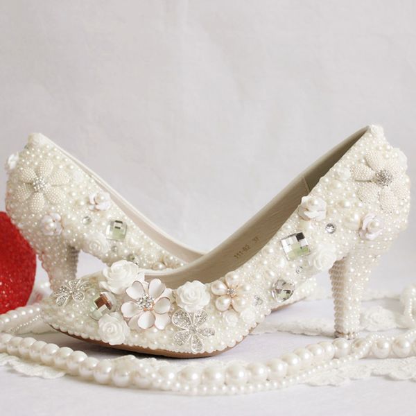 Scarpe da sposa bianche Scarpe da sposa con applicazioni di perle Scarpe da donna fatte a mano per banchetti da discoteca Scarpe da ballo da 3 pollici con tacco