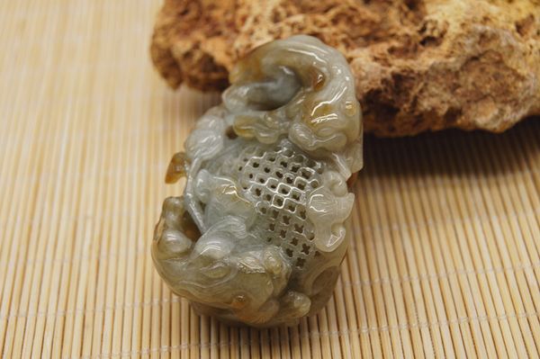 

handmade double - sided carving of the high - nature of the premium emerald, amulet necklace pendant, unique, Silver