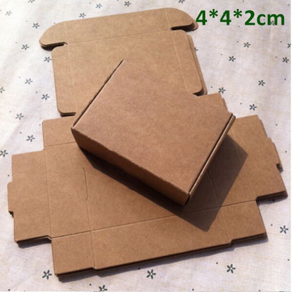 Piccola confezione regalo in carta kraft da 4 * 4 * 2 cm per gioielli Perla Caramelle Sapone fatto a mano Scatola da forno Torta da forno Biscotti Confezione di cioccolato Scatola da imballaggio