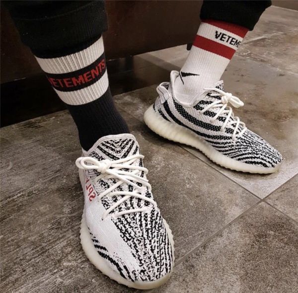 

18ss vetements basketball socks red stripe white black cotton socks skateboard hip hop high street sports fashion midsocks hflswz004