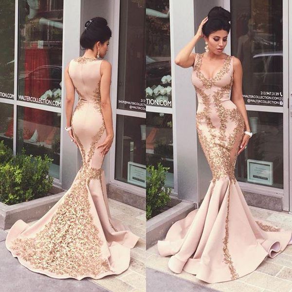 2019 New Blush Pink Gold Abiti da sera in pizzo Appliques Perline Sirena Abiti da sera arabi formali Abiti da ballo Abiti da festa senza maniche con scollo a U