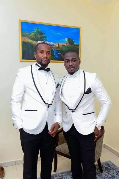 Mode 2021 Qualitäts-moderne Zwei Tasten Schwarz Weiß Bräutigam Smoking Männer Hochzeitsanzüge (Jacket + Pants + Bogen + Vest) Slim Fit Anzug für Jungen