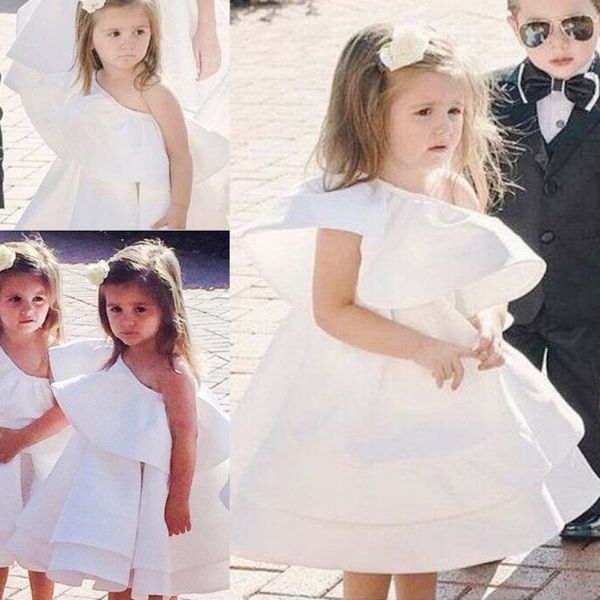 Sevimli Mini Çiçek Kız Elbise Düğün İçin Bir Omuz Beyaz Katmanlı Kız Pageant Törenlerinde Ucuz Bebek Diz Boyu Balo Parti Elbise
