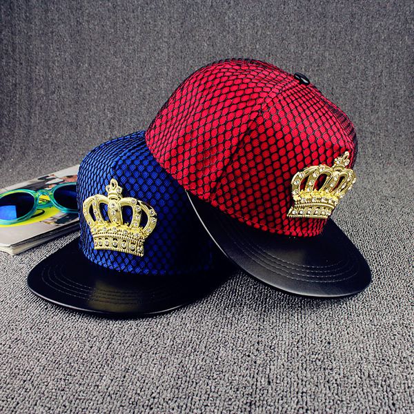 

Designer Metal Crown Adjustable Snapbacks Hats For Adults Mens Womens Baseball Caps Hip Hop Summer Man Woman Sports Curved Golf Sun Viosr