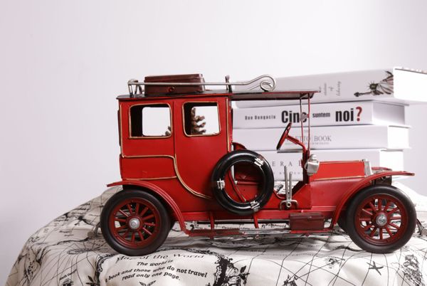 Modello di auto della latta, bus di giro inglese classico, mestiere puramente manuale, illustrazioni, giocattolo di Natale del capretto, raccolta, decorazione, simulazione di alta qualità