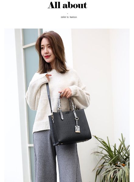 

2019 new womenbag noble goddess bag shoulder diagonal crocodile pattern bag
