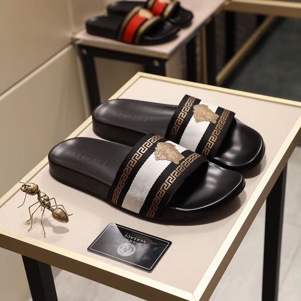 

2020 popular designers design the most fashionable slippers and sandals for men and women, Black
