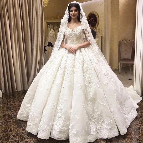 Ball Gown Scoop Fluffy Big Train Tulle Pizzo Fiori Appliques Abiti da sposa formali di lusso in rilievo 2020 Abiti da sposa musulmani arabi