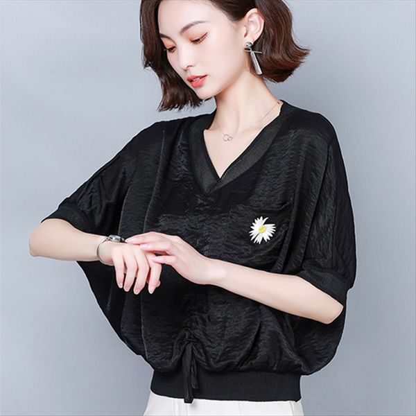 

short-sleeved t- female summer loose little daisy t- embroidered shirt embroidered base shirt v-neck large size bat sleeve, White