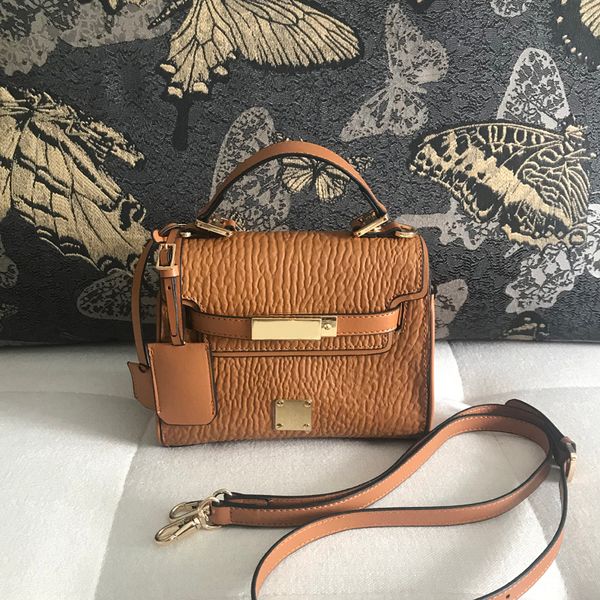 

2018 new korean fashion design single shoulder messenger bag multi function handbag tramp bag square pattern