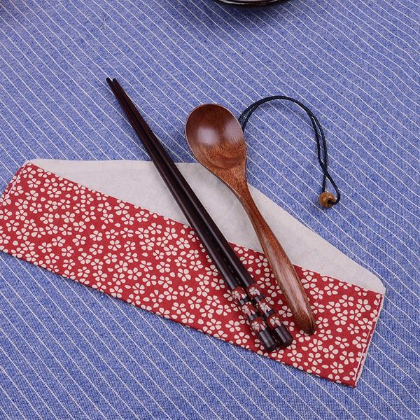 2 teile/satz Holz Sakura Essstäbchen und Löffel mit Muster Tasche Kreative Hochzeit Gefälligkeiten Geschenke Party W8847