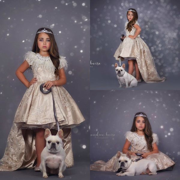 2019 High Low Flower Girl Vestidos Jóia Pescoço Pena Boho Primeiros Vestidos Comunhão para Menina Mangas Curtas A linha Girls Pageant Vestidos