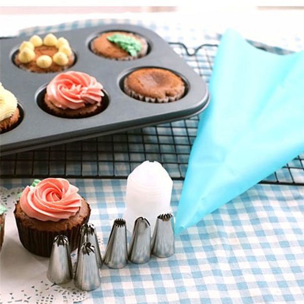 

15pcs/set dessert decorators silicone icing piping cream pastry bag stainless steel piping icing nozzle for cream pastry tool, Slivery;brown