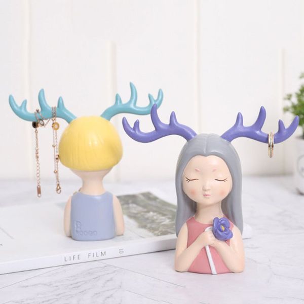 

deskcartoon girl ornament that can hang ornaments