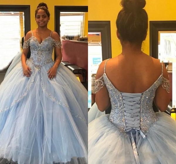 Quinceanera Kleiderkugel Kleid Spaghetti -Träger Perlen Kristallstufte Korsett Rücken geschwollene himmelblaue süße 16 Party Prom Abendkleider