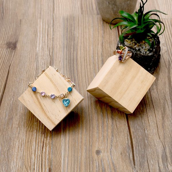 

[ddisplay]creative cube necklace jewelry display solid wood personalized bracelet display holder pine wooden pendant display stand, Black