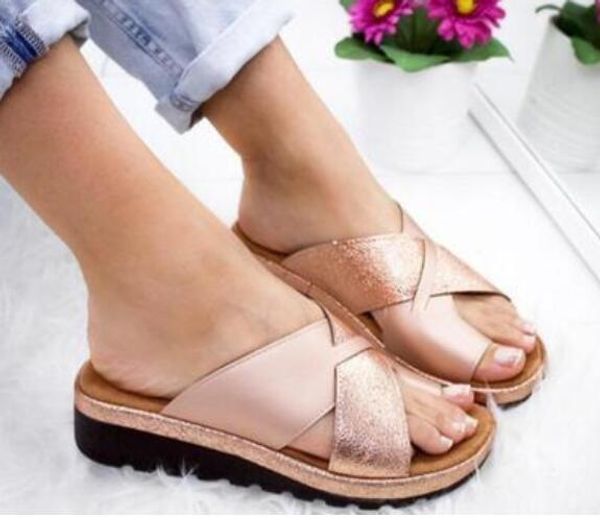 Best selling mulheres moda ao ar livre causal sandálias de slides mulheres chinelos de cunha de couro tamanho 35-43