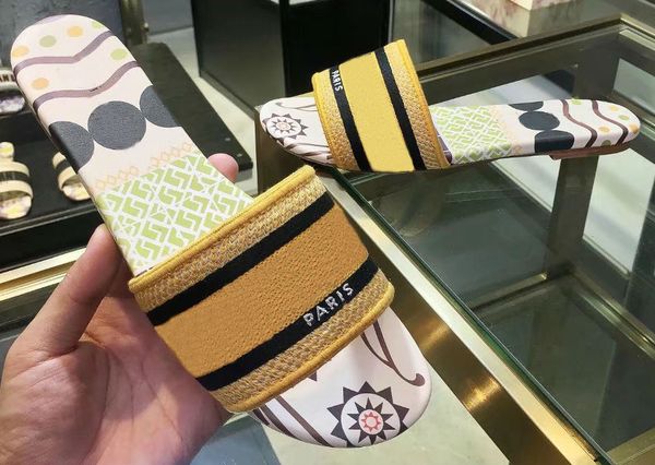 

luxury designer quite nice summer sandals beach slide slippers ladies flip flops loafers print leather solid color 36-42 with box, Black