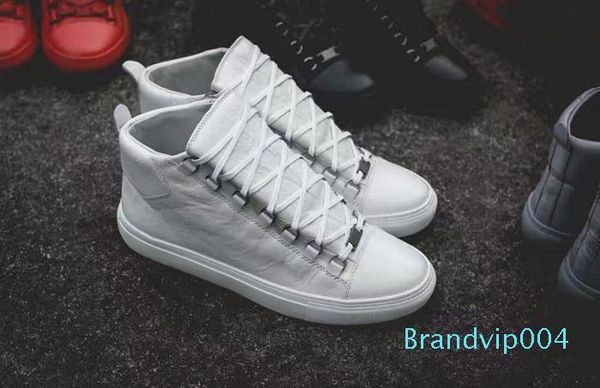 

2019 new leather men's casual shoes high casual shoes and shoe box no. 39-45, Black