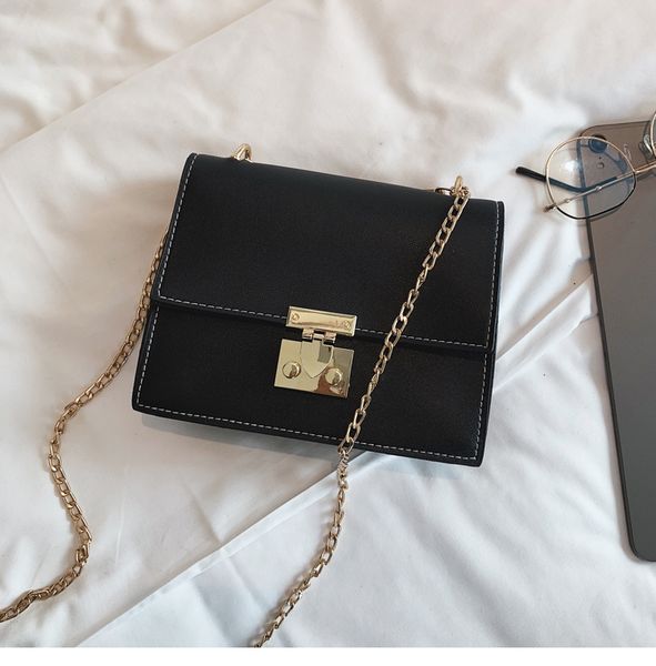 

2019 new korean version of the wild super fire small square bag senior sense shoulder bag messenger chain bag