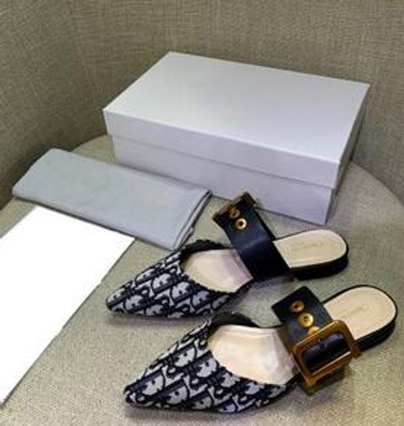 

New fa hion women low heeled andal with metal belt d button printing