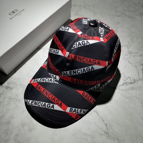 

Baseball cap with dust bag Unusual quality, details are also important Leather cap nails Alphabet stitching