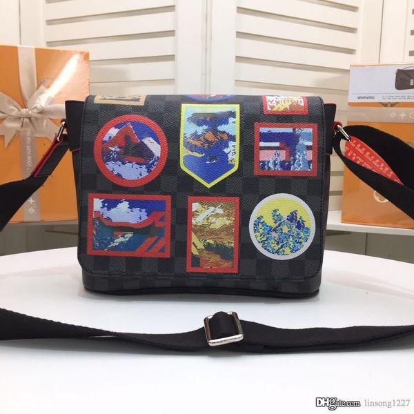 

2018 small postman bags, cut from canvas fabric, decorated with embroidery, tufting and printing, easy to carry a comfortable shoulder bag