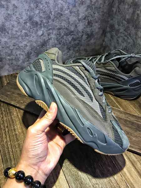 

Wave Runner 700 V2 Geode Static Inertia OG Сплошной Серый Mauve Mens Mens Kanye West Кроссовки Женщины Новые Спо