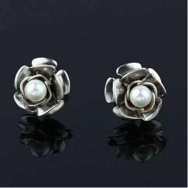 

European and American fashion new titanium steel rose ear nail stainless steel simple pearl ear nail factory direct sales
