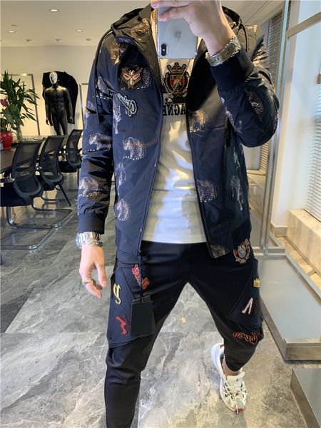 

мужские пальто весенние и осенние куртки мужчины 2019 большой печати маленький размер пчела вышивка мода красивый корейский стиль моды, Black;brown