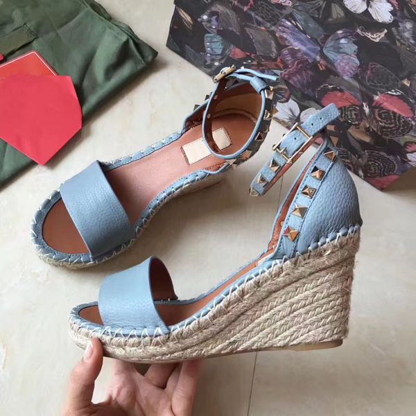 European Classic Luxury Style Sandals Fashion Dress Sapatos de calcanhar sand￡lias Aparar couro para tornar a sola de borracha mais cor