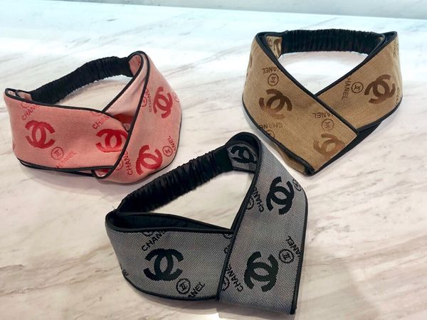 

2019cc новейший с тегами Женщины Головной платок Echarpes крест фирменные повязки Лучшее качество письма стиль Повязка на голову ленты для волос для мужчин и женщин