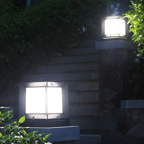 Luci a pilastro alimentate a energia solare Luci per recinzione in alluminio impermeabili per la decorazione della parete di recinzione del cortile esterno della villa